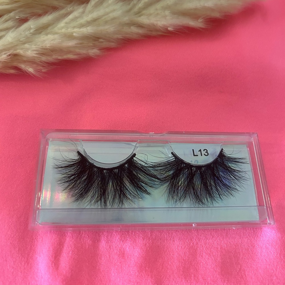 A gorgeous 25 millimeter black lash 💖